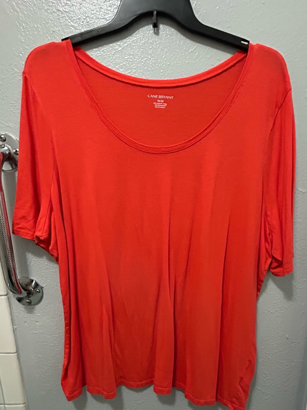 Lane Bryant Red Scoop Neck Short Sleeve Tee - Picture 2 of 5